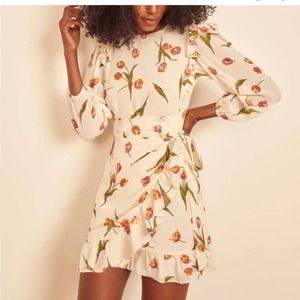 NWT Reformation Quest Wrap Dress in Tulip Print Size 8